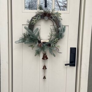 Authentic Antler Christmas Wreath
Handmade
16” round